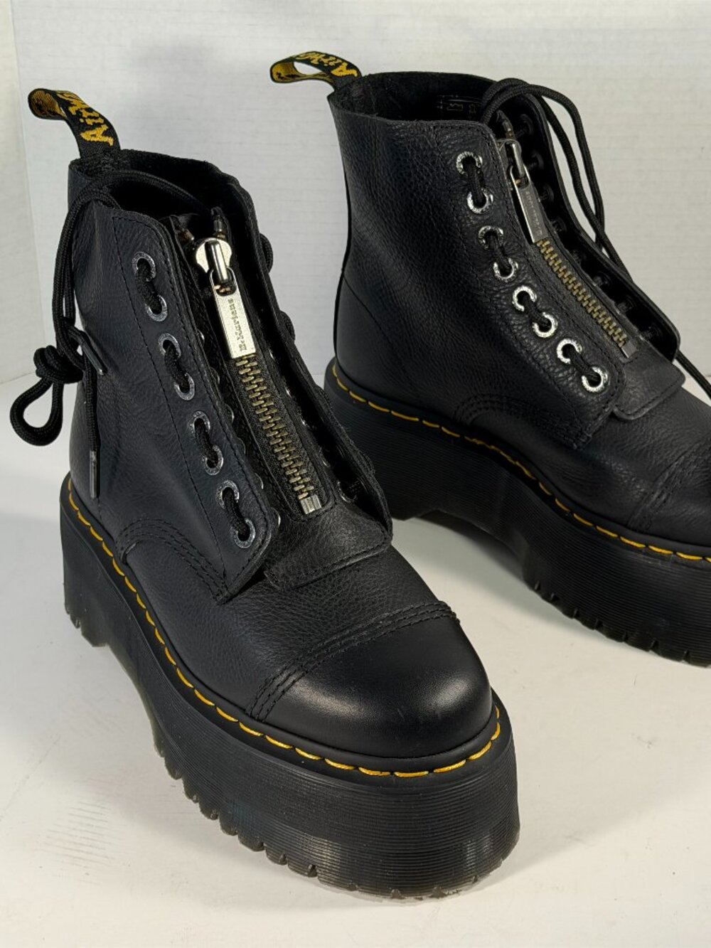 Women's Size 8 Dr Martens Sinclair Boots - Picture 9 of 16